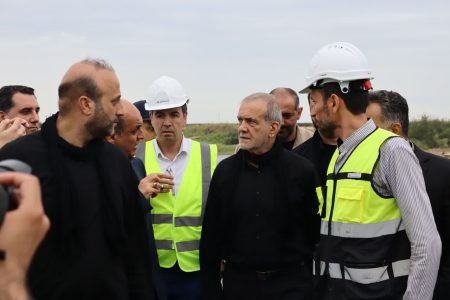 رئیس جمهور از مجتمع بندری آستارا بازدید کرد